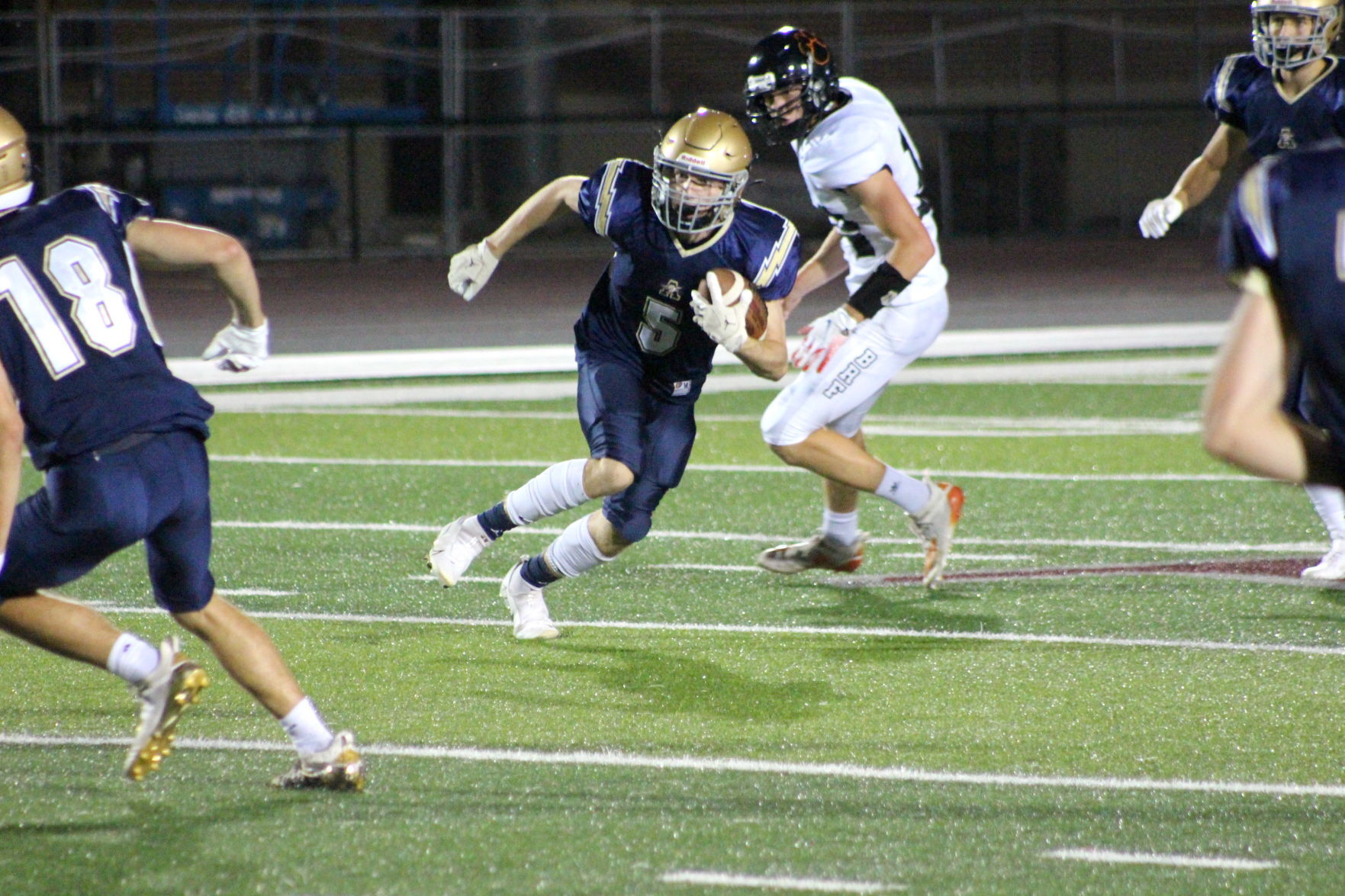 Chris Wilson returns a punt
